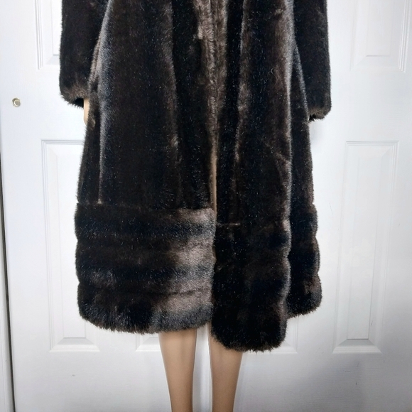 Benmor New York Faux Fur Coat, Size M - Picture 9 of 10